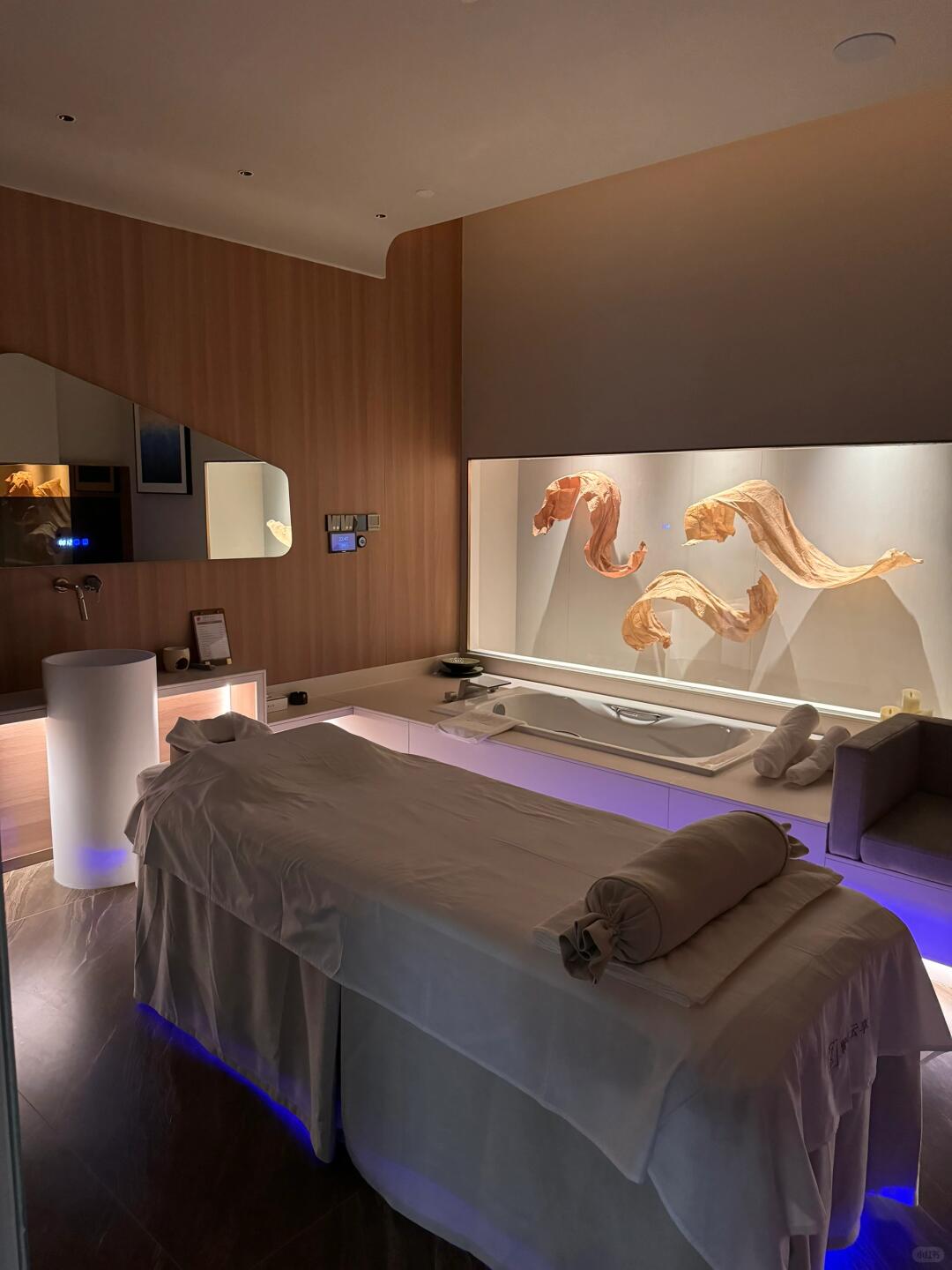 Private treatment room at Ziyue Yunxiang Hot Spring, offering a quiet and comfortable space for spa and wellness services.